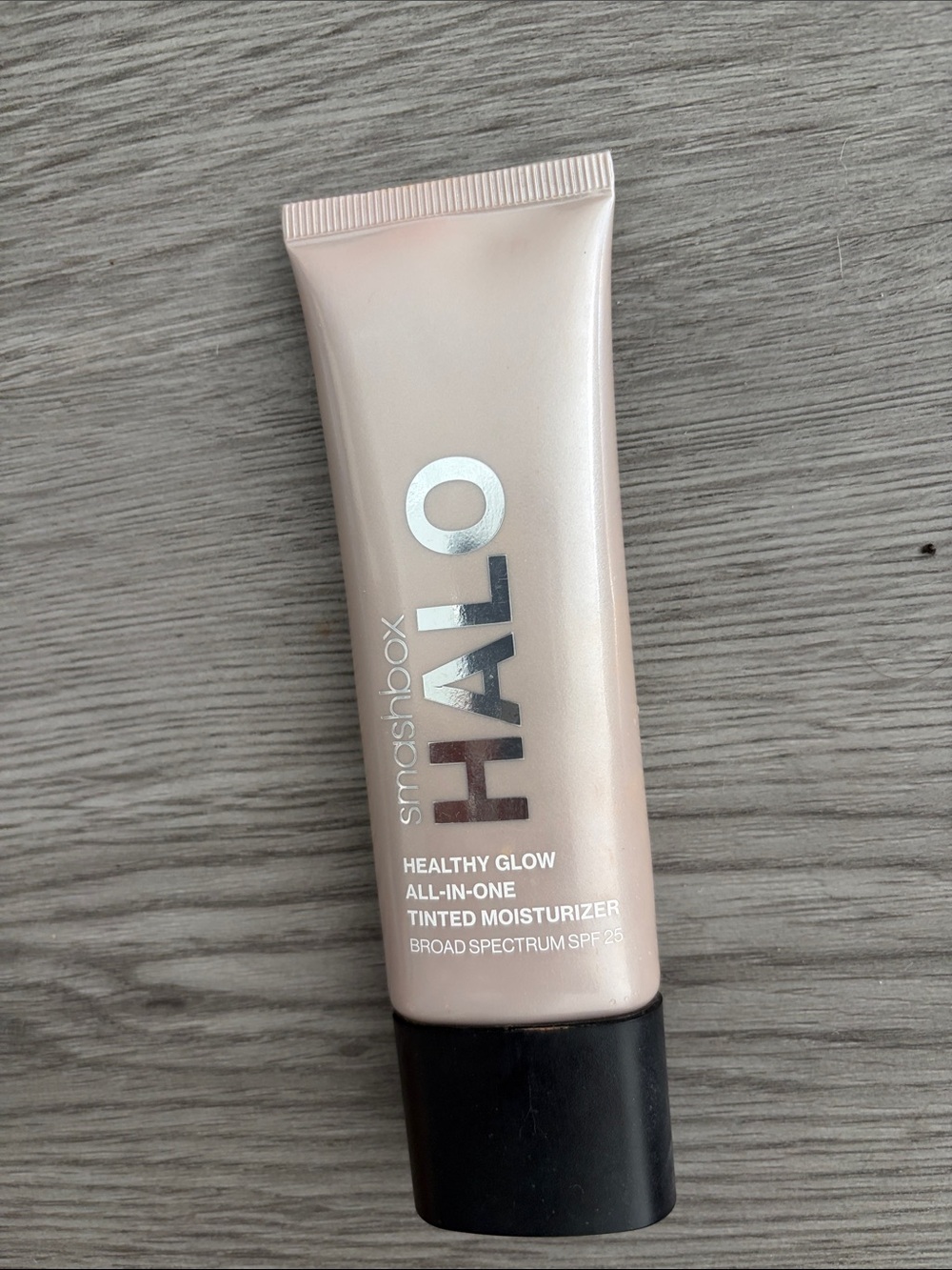 Smashbox Halo Tinted Moisturizer — Light Pink Shade